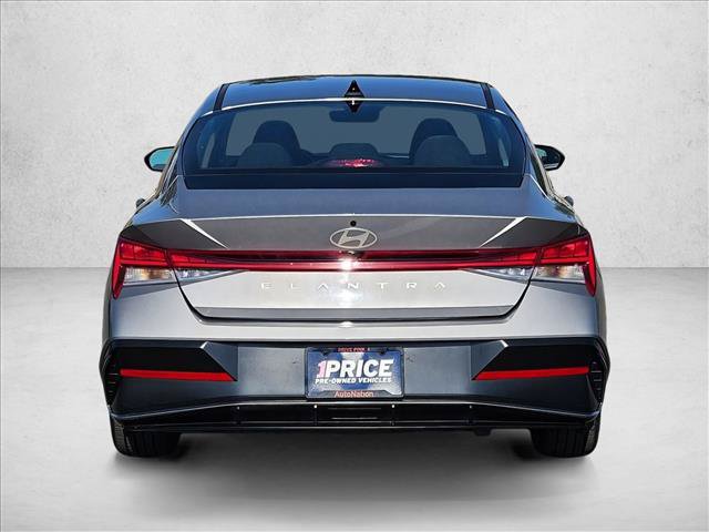 Used 2025 Hyundai Elantra SEL FWD image 7