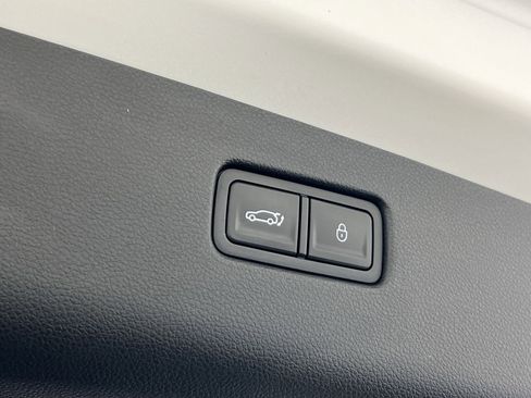 Used 2023 Genesis GV70 2.5T w/ Select Package image 27