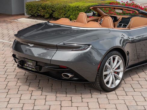 Used 2019 Aston Martin DB11 Volante image 3