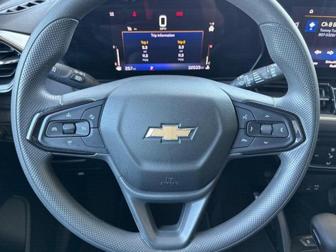 Used 2025 Chevrolet TrailBlazer LT FWD image 16