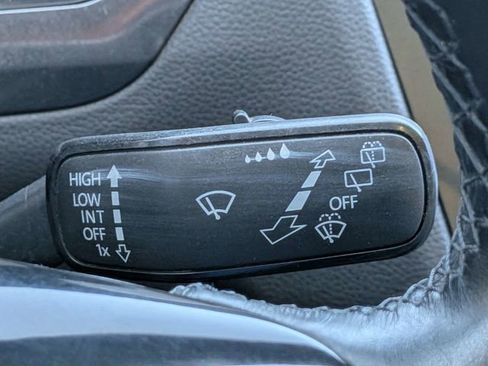 Used 2018 Volkswagen Tiguan SEL AWD/4WD image 31