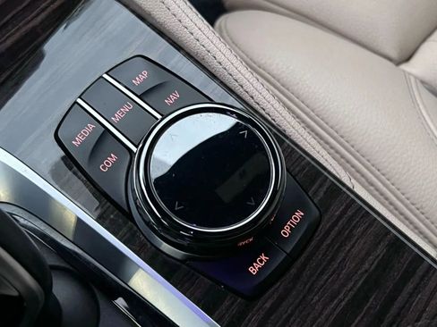 Used 2019 BMW M550i xDrive image 17