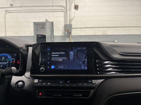 Used 2025 Toyota Camry LE image 18