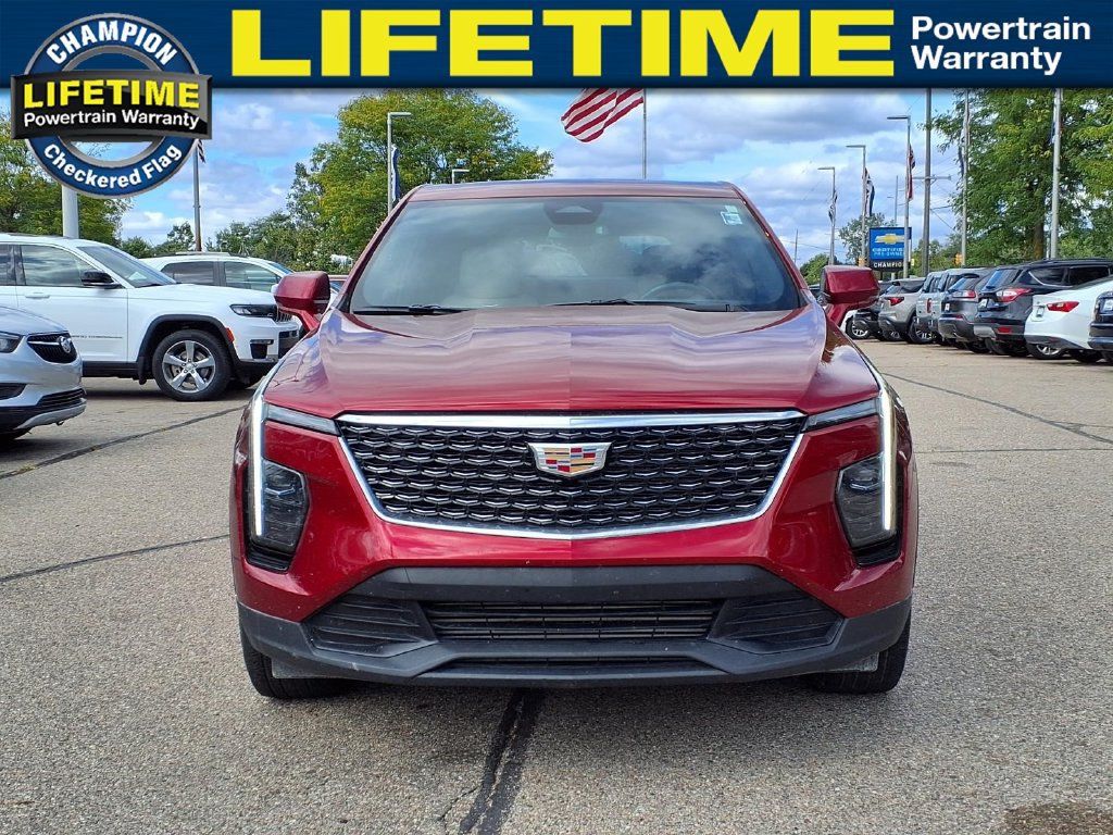 Used 2024 Cadillac XT4 Luxury w/ Cold Weather Package FWD image 2