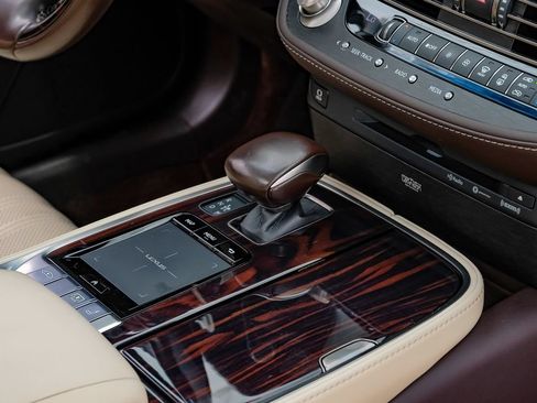 Used 2018 Lexus LS 500 w/ Luxury Package RWD image 25