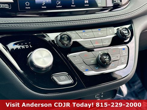 New 2026 Chrysler Pacifica Select FWD image 11