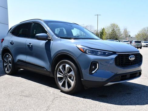 Used 2023 Ford Escape Platinum w/ Premium Technology Package AWD/4WD image 9