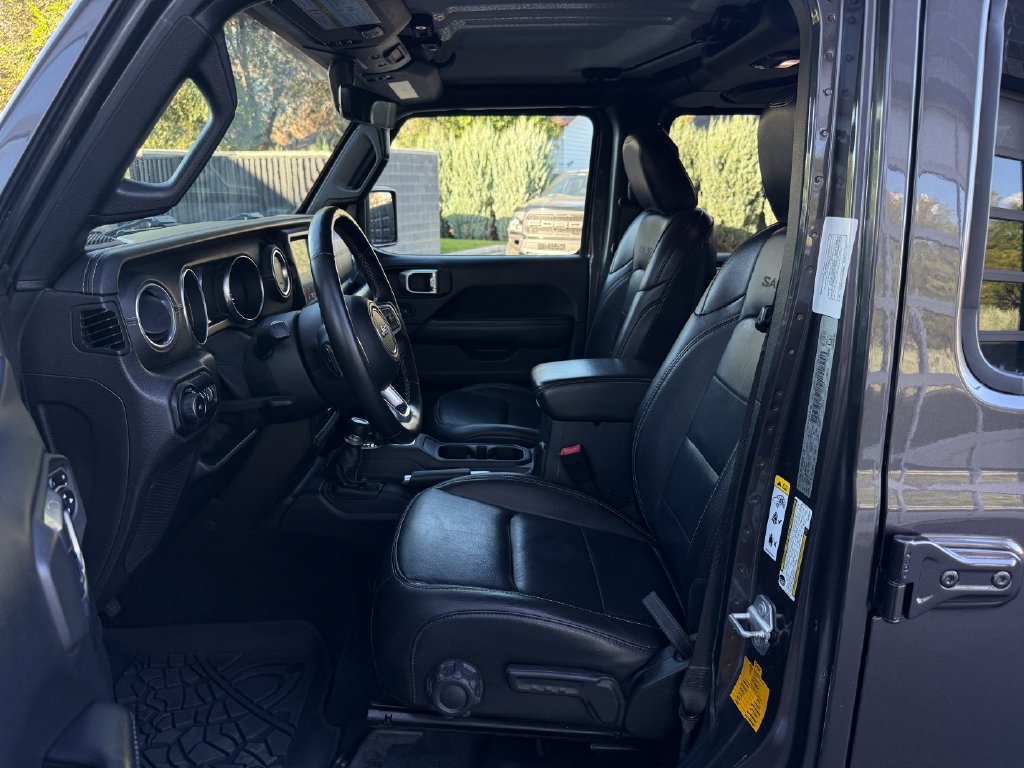 Used 2018 Jeep Wrangler Unlimited Sahara w/ Uconnect 4C Nav & Sound Group AWD/4WD image 19