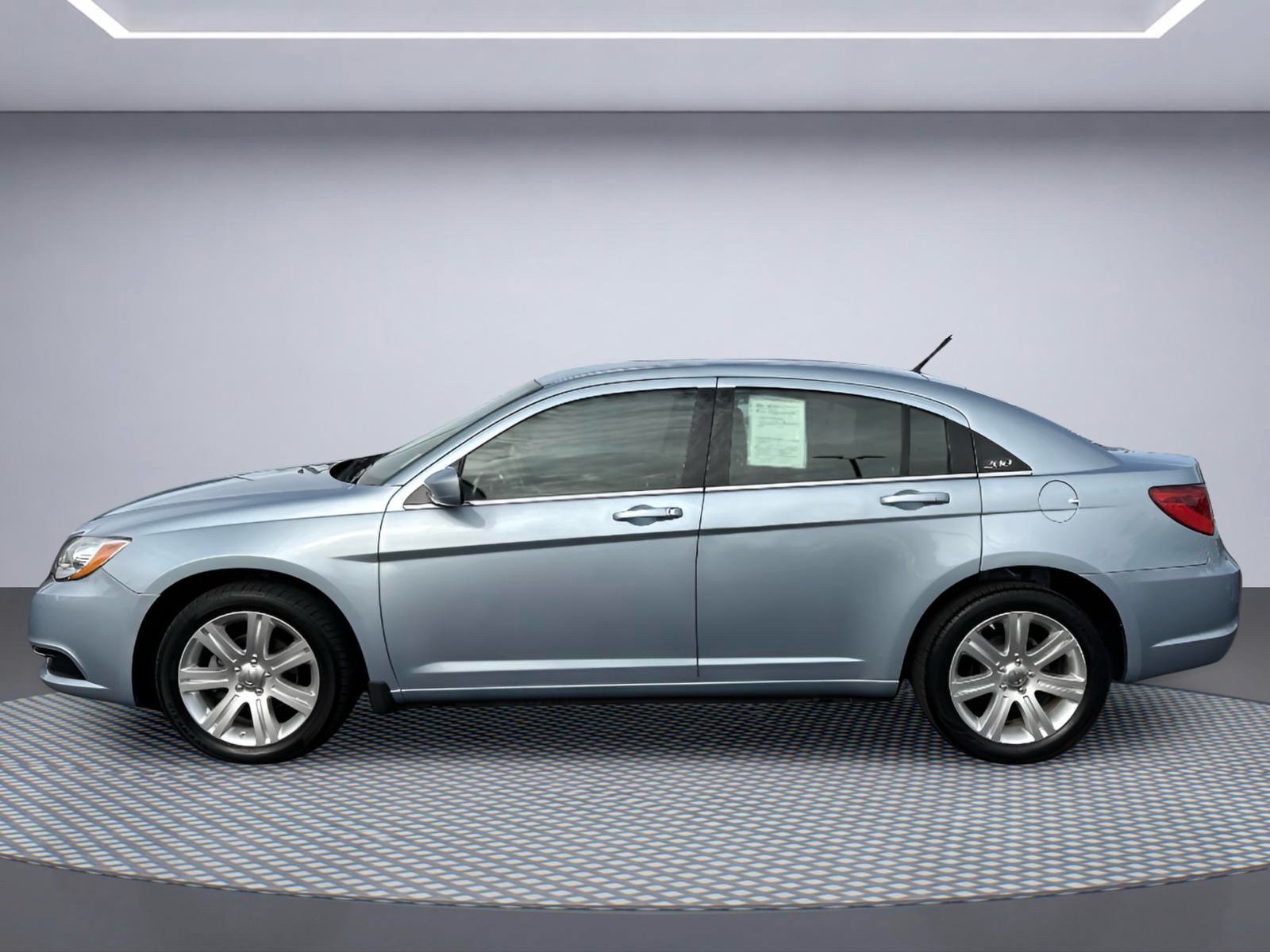 Used 2013 Chrysler 200 Touring FWD image 3