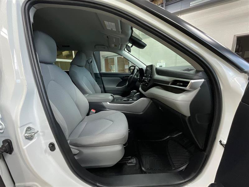 Used 2021 Toyota Highlander LE FWD image 31