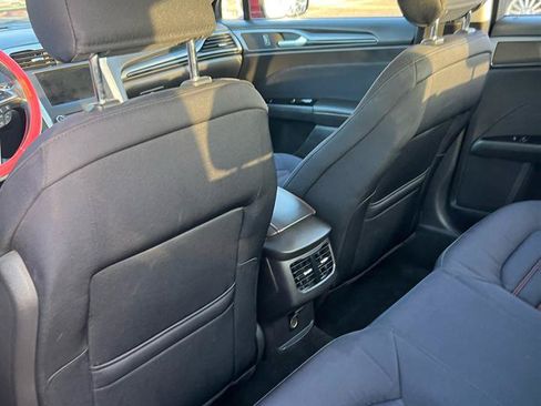 Used 2016 Ford Fusion SE FWD image 5