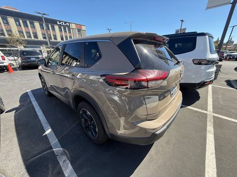 Used 2025 Nissan Rogue SV FWD image 4