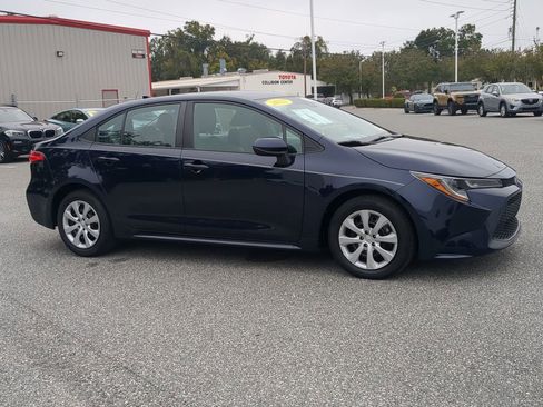 Used 2022 Toyota Corolla LE image 11