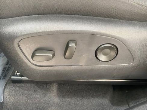 Used 2025 GMC Acadia Elevation image 12