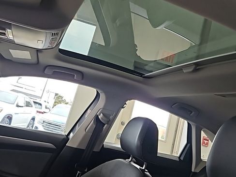 Used 2025 Volkswagen Jetta SE image 28