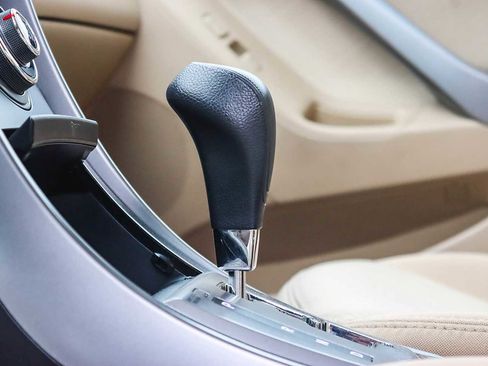 Used 2013 Hyundai Elantra GLS w/ Preferred Pkg image 20