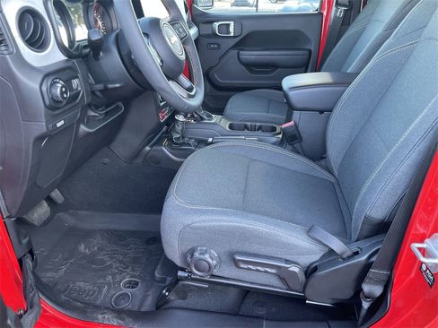 Used 2024 Jeep Gladiator Sport image 8