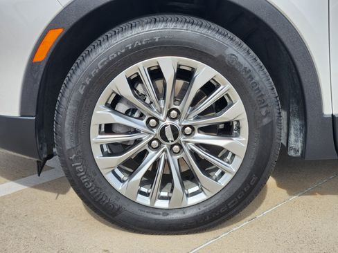 Used 2024 Cadillac XT4 Premium Luxury image 10