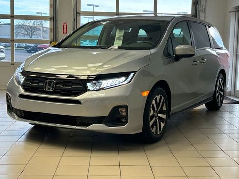 Used 2025 Honda Odyssey EX-L image 3