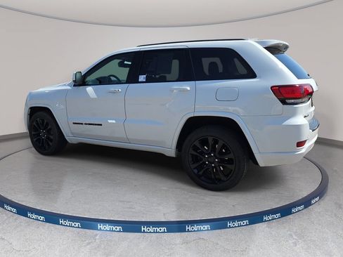 Used 2018 Jeep Grand Cherokee Altitude AWD/4WD image 9