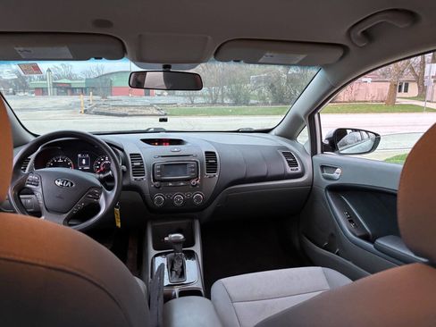 Used 2018 Kia Forte LX w/ LX Rear Camera Package image 12