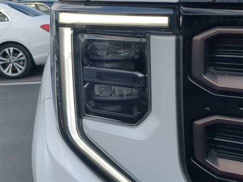 Used 2024 GMC Sierra 1500 AT4X image 10