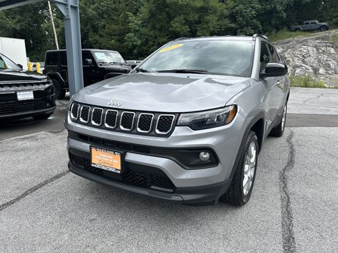 Certified 2023 Jeep Compass Latitude AWD/4WD image 3