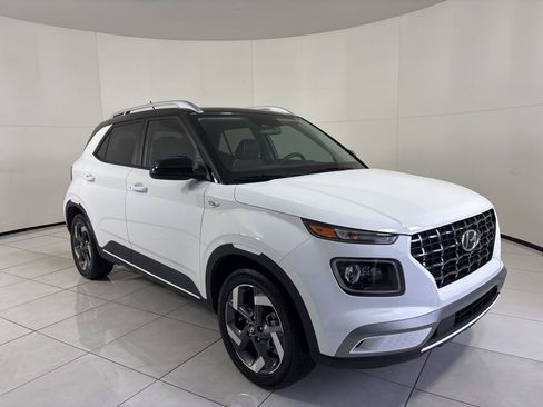Used 2023 Hyundai Venue Limited w/ Cargo Package image 7