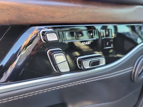 Used 2023 Jeep Grand Wagoneer 4WD w/ Flexible Seating Group image 25