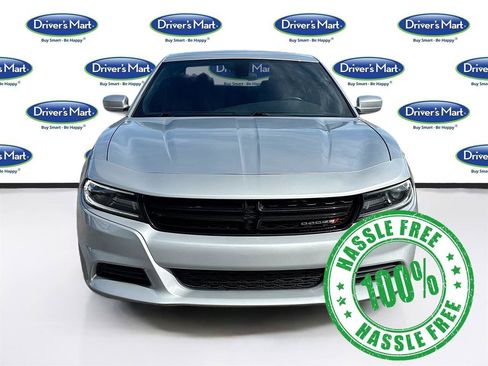 Used 2019 Dodge Charger SXT image 2