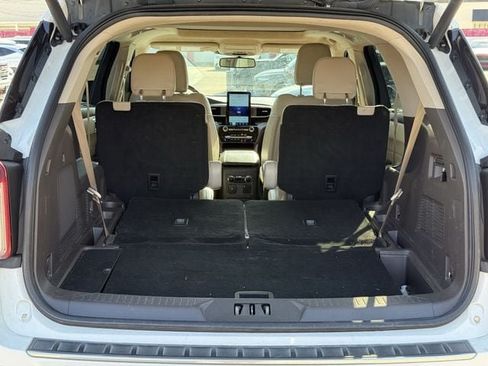 Used 2023 Ford Explorer Platinum w/ Technology Package AWD/4WD image 33