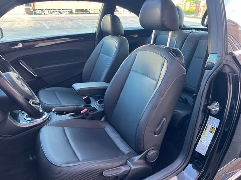 Used 2018 Volkswagen Beetle 2.0T SE FWD image 12