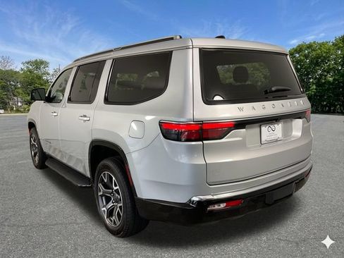 Used 2024 Jeep Wagoneer Series III w/ Flexible Seating Group AWD/4WD image 5