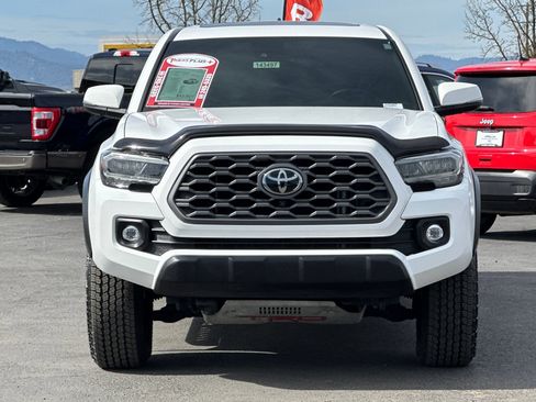 Used 2023 Toyota Tacoma TRD Off-Road w/ TRD Premium Off Road Package image 9