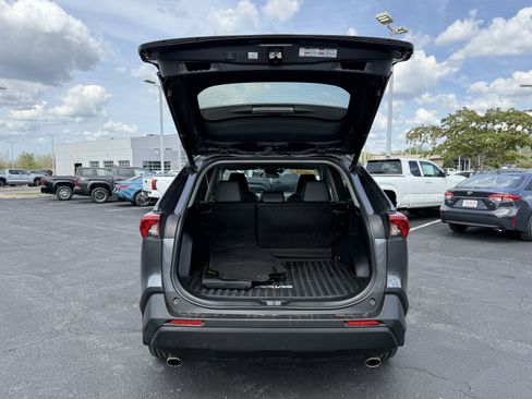 Used 2021 Toyota RAV4 XLE Premium AWD/4WD image 8