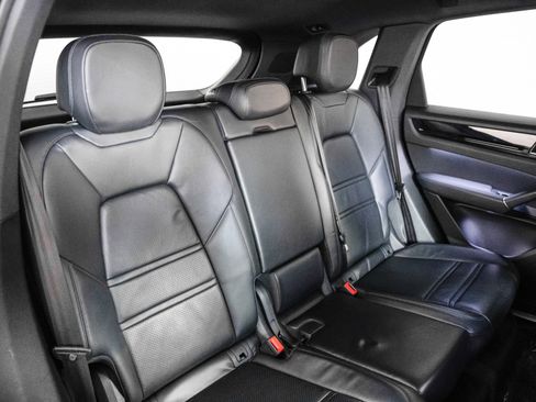 Certified 2023 Porsche Cayenne image 6