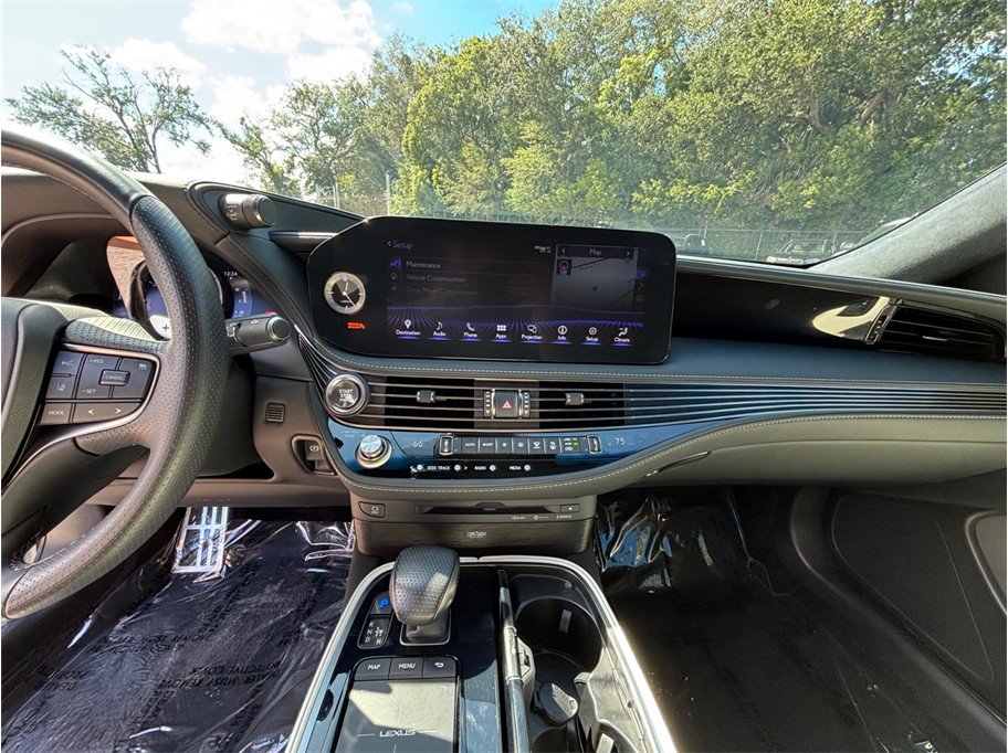 Used 2022 Lexus LS 500 F Sport w/ Accessory Package (Z1) AWD/4WD image 11