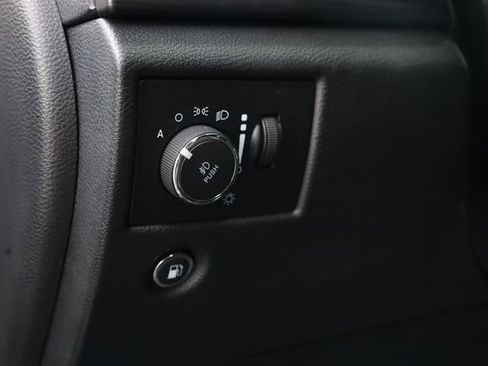 Used 2020 Jeep Grand Cherokee Altitude image 12