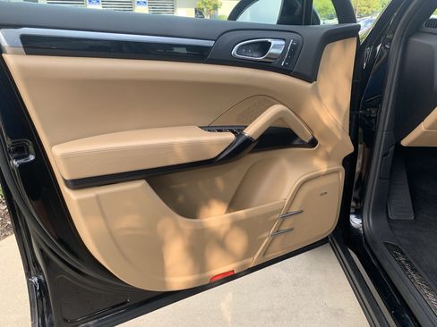 Used 2018 Porsche Cayenne Platinum Edition AWD/4WD image 16