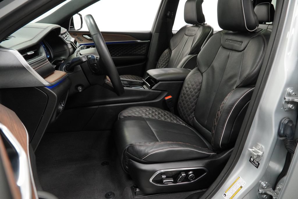 Used 2021 Jeep Grand Cherokee L Summit w/ Luxury Tech Group V AWD/4WD image 3