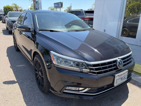 Used 2018 Volkswagen Passat 2.0T SE FWD image 2