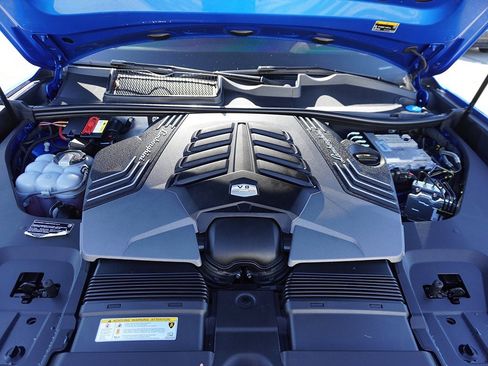 Used 2022 Lamborghini Urus image 24