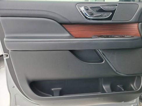 Used 2023 Lincoln Navigator Reserve image 9