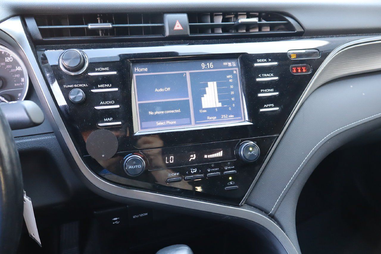 Used 2019 Toyota Camry SE FWD image 6