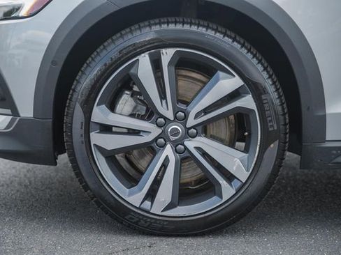 Used 2025 Volvo V60 B5 Cross Country Plus AWD/4WD image 18