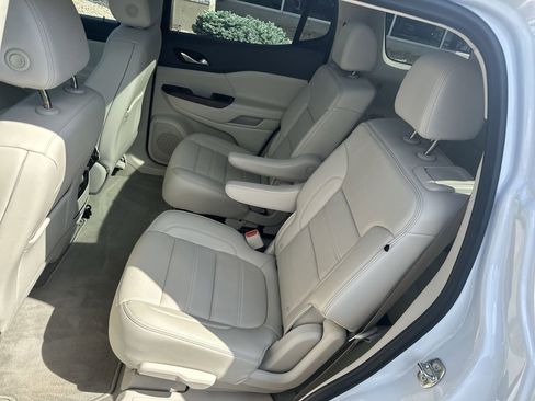 Used 2022 GMC Acadia Denali w/ Denali Ultimate Package AWD/4WD image 25