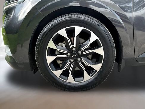 Used 2022 Kia Carnival EX FWD image 31