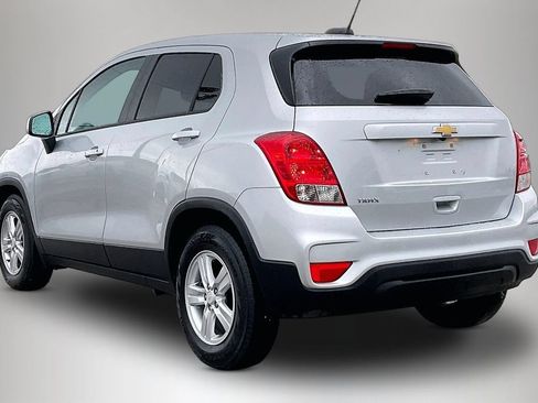 Used 2022 Chevrolet Trax LS w/ Tint and Cruise Package FWD image 4
