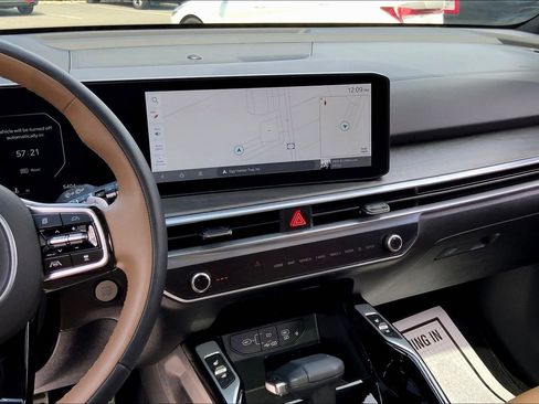 Used 2025 Kia Sorento SX Prestige w/ Olive Brown Leather Package image 8