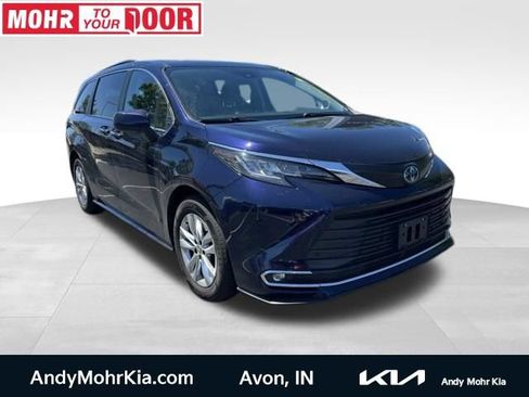 Used 2022 Toyota Sienna XLE w/ XLE Plus Package FWD image 1